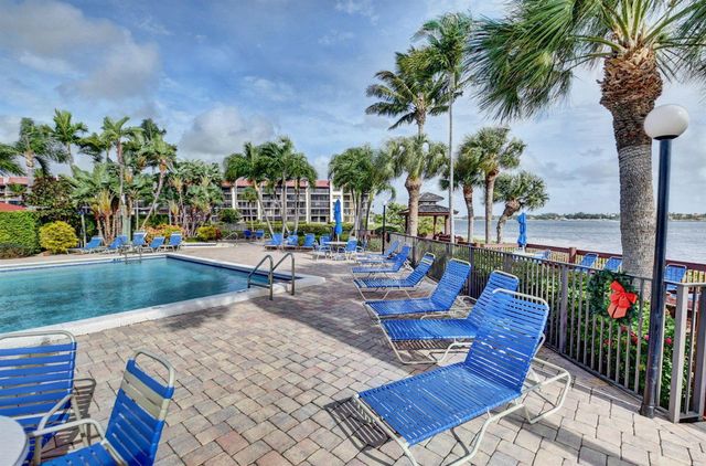 104 Half Moon Circle D2, Hypoluxo, FL 33462
