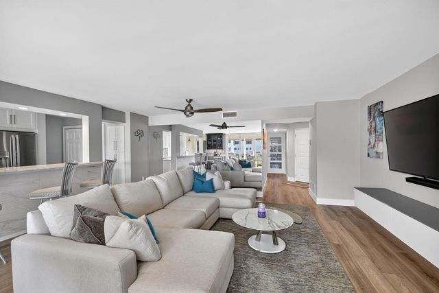 104 Half Moon Circle D2, Hypoluxo, FL 33462