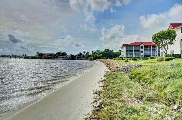 104 Half Moon Circle D2, Hypoluxo, FL 33462
