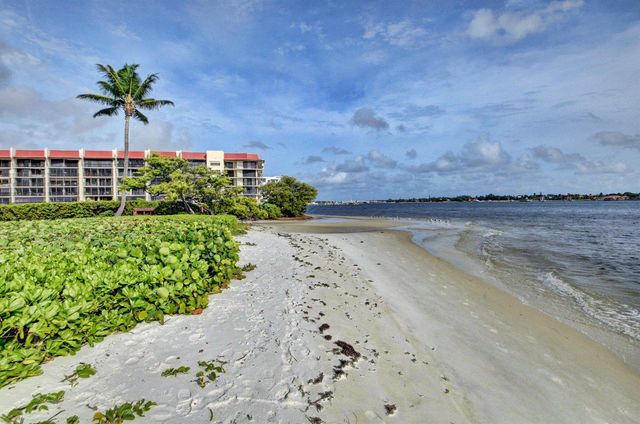 104 Half Moon Circle D2, Hypoluxo, FL 33462
