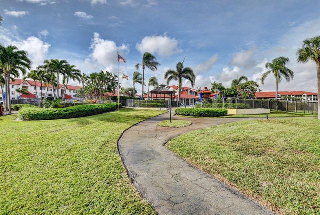 104 Half Moon Circle D2, Hypoluxo, FL 33462