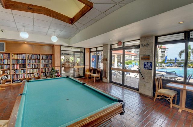 104 Half Moon Circle D2, Hypoluxo, FL 33462