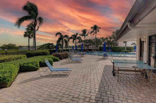 104 Half Moon Circle D2, Hypoluxo, FL 33462