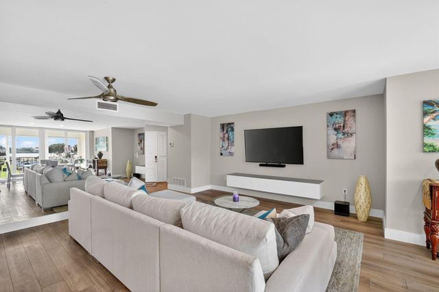 104 Half Moon Circle D2, Hypoluxo, FL 33462