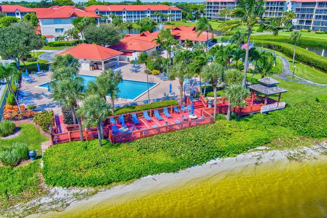 104 Half Moon Circle D2, Hypoluxo, FL 33462