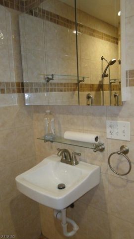 205 Park St, Franklin Twp., NJ 08873