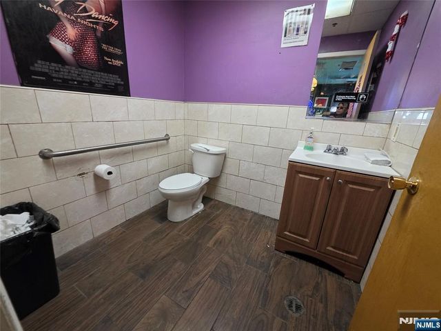 61 Us Highway 46, Lodi, NJ 07644