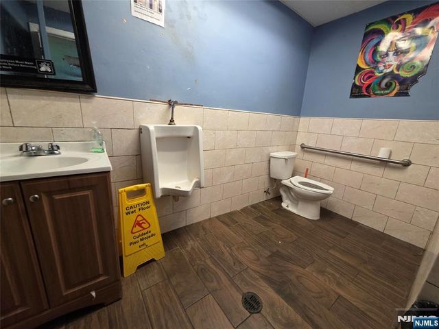 61 Us Highway 46, Lodi, NJ 07644