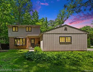 23493 Cora Avenue, Farmington Hills, MI 48336
