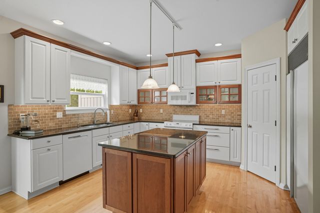 1730 Briam Court, Valparaiso, IN 46383