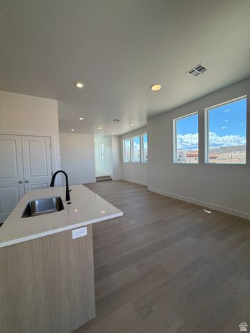 915 W GOLD RIDGE LANE, St. George, UT 84790