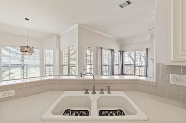 109 Riverview DR, Georgetown, TX 78628