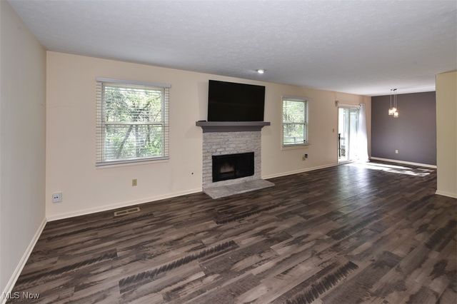 9945 Twelve Oaks Circle, Strongsville, OH 44136