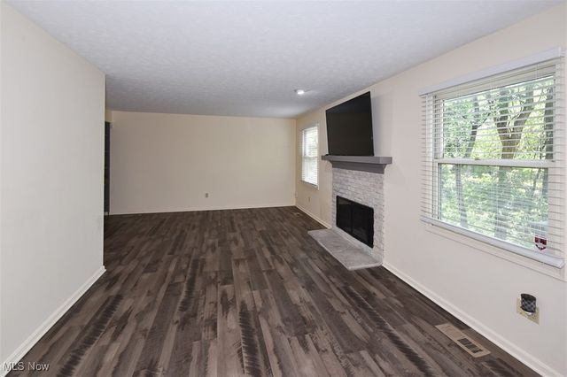 9945 Twelve Oaks Circle, Strongsville, OH 44136