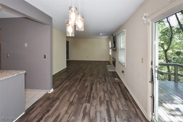 9945 Twelve Oaks Circle, Strongsville, OH 44136