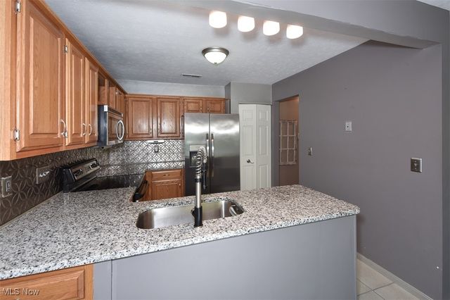 9945 Twelve Oaks Circle, Strongsville, OH 44136