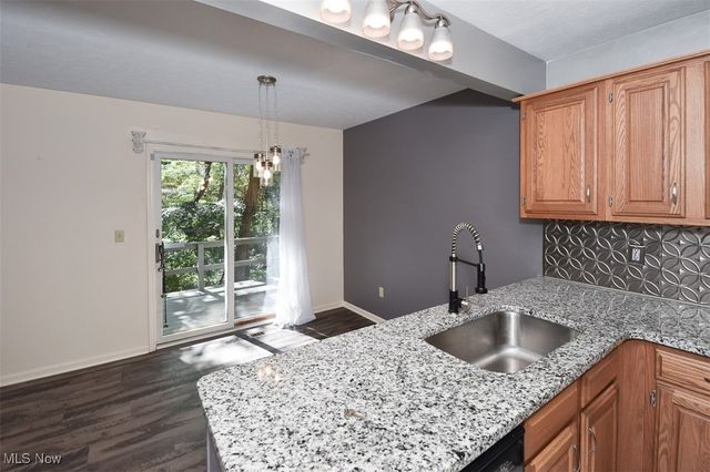 9945 Twelve Oaks Circle, Strongsville, OH 44136