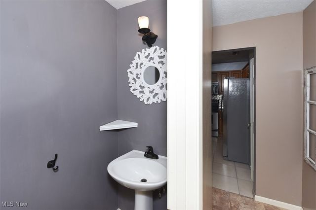 9945 Twelve Oaks Circle, Strongsville, OH 44136