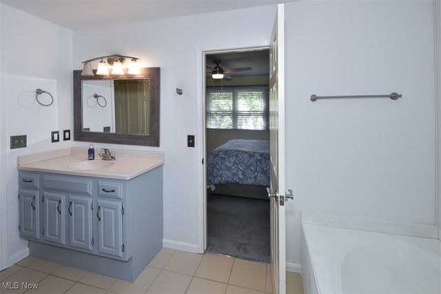 9945 Twelve Oaks Circle, Strongsville, OH 44136