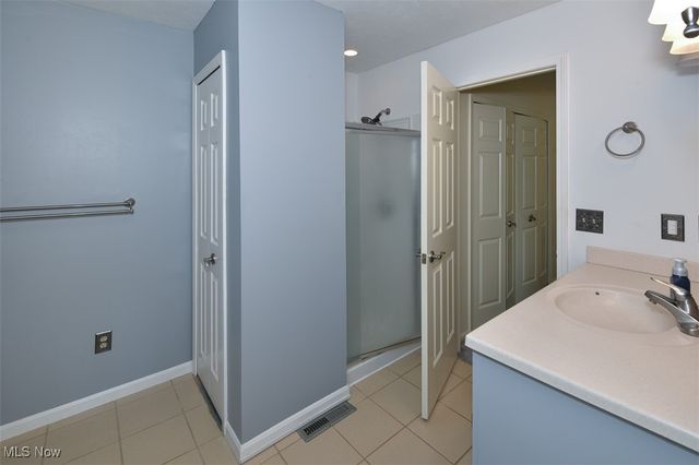 9945 Twelve Oaks Circle, Strongsville, OH 44136