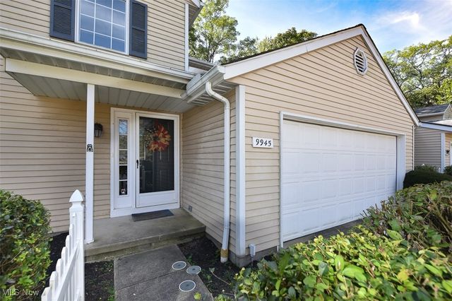 9945 Twelve Oaks Circle, Strongsville, OH 44136