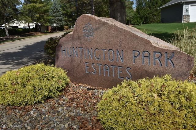 9945 Twelve Oaks Circle, Strongsville, OH 44136