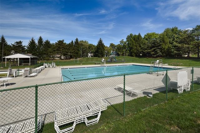 9945 Twelve Oaks Circle, Strongsville, OH 44136