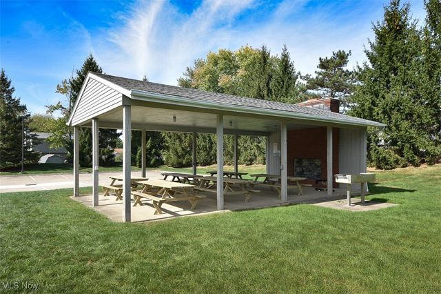 9945 Twelve Oaks Circle, Strongsville, OH 44136