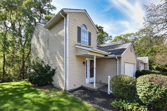 9945 Twelve Oaks Circle, Strongsville, OH 44136