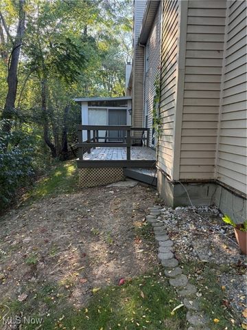 9945 Twelve Oaks Circle, Strongsville, OH 44136