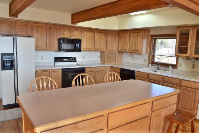 6231 KEMP HILL DR, Cheyenne, WY 82009