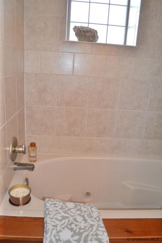 6231 KEMP HILL DR, Cheyenne, WY 82009