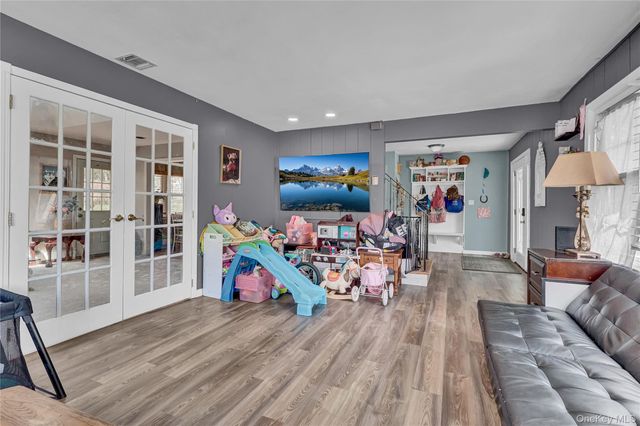 161 Lower Sheep Pasture Road, East Setauket, NY 11733