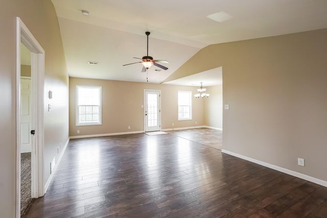 201 Bob White Trail, Oak Grove, KY 42262