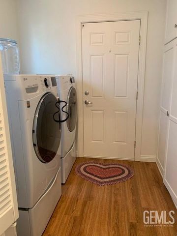 2701 Truxtun Avenue, Bakersfield, CA 93301