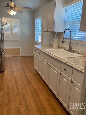 2701 Truxtun Avenue, Bakersfield, CA 93301