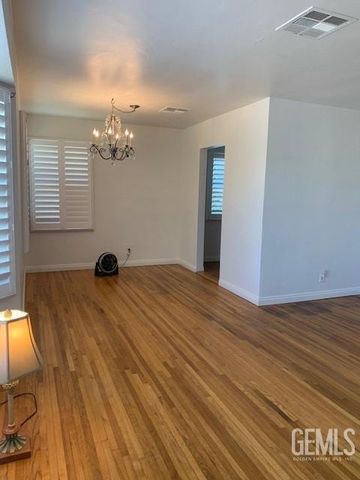 2701 Truxtun Avenue, Bakersfield, CA 93301