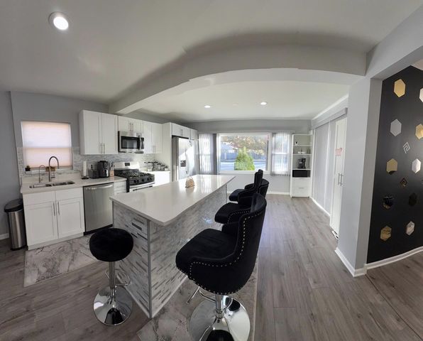 8001 N Elmore Street, Niles, IL 60714