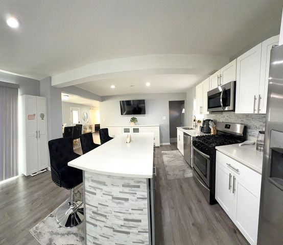 8001 N Elmore Street, Niles, IL 60714