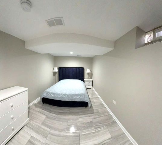 8001 N Elmore Street, Niles, IL 60714