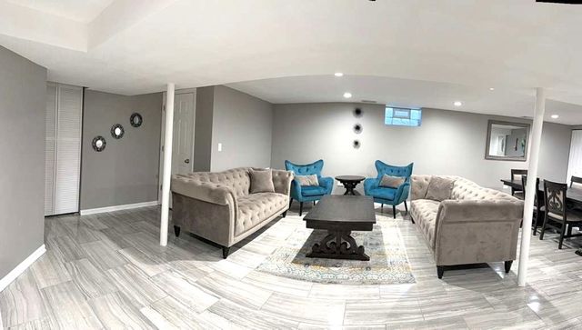 8001 N Elmore Street, Niles, IL 60714