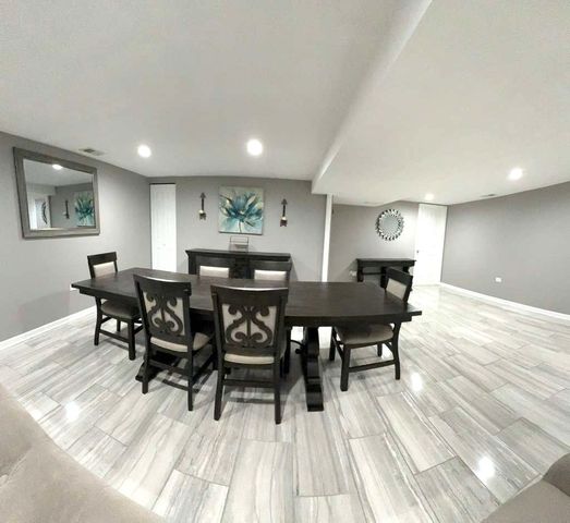 8001 N Elmore Street, Niles, IL 60714