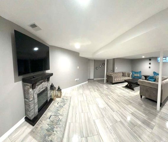 8001 N Elmore Street, Niles, IL 60714