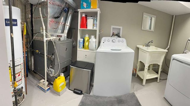 8001 N Elmore Street, Niles, IL 60714