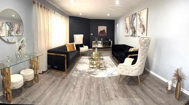 8001 N Elmore Street, Niles, IL 60714