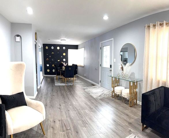 8001 N Elmore Street, Niles, IL 60714