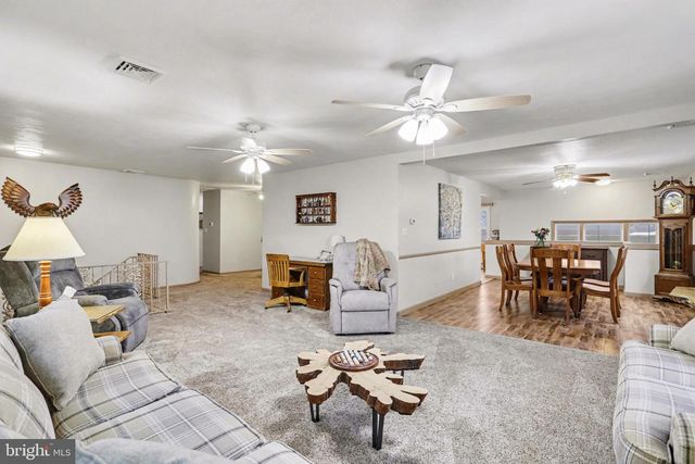 479 FREDERICK DR, Dallastown, PA 17313