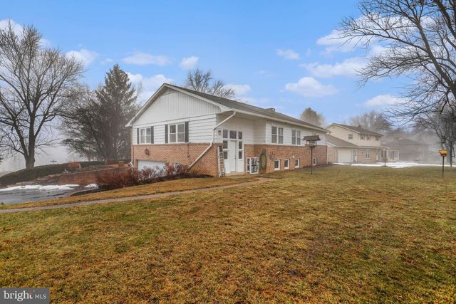 479 FREDERICK DR, Dallastown, PA 17313