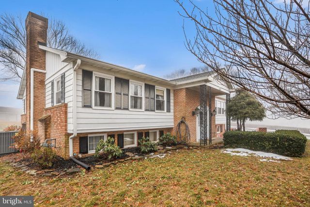 479 FREDERICK DR, Dallastown, PA 17313