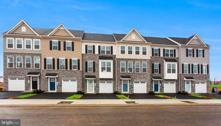 1100 DESTRIER ST, Ranson, WV 25438
